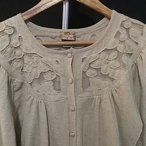 Unique sweater grea detail